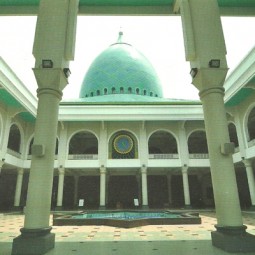 Masjid nasional al akbar depan