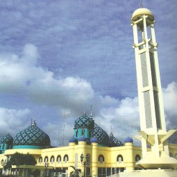 masjid agung al karomah depan