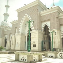 masjid raya makassar depan
